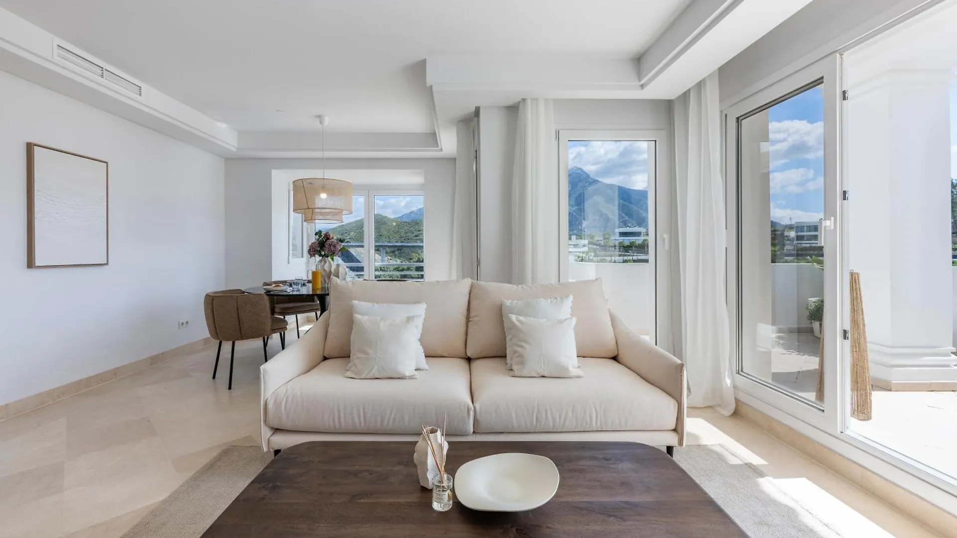 Elegant Duplex Penthouse With Sea And Mountain Views Apartment Marbella