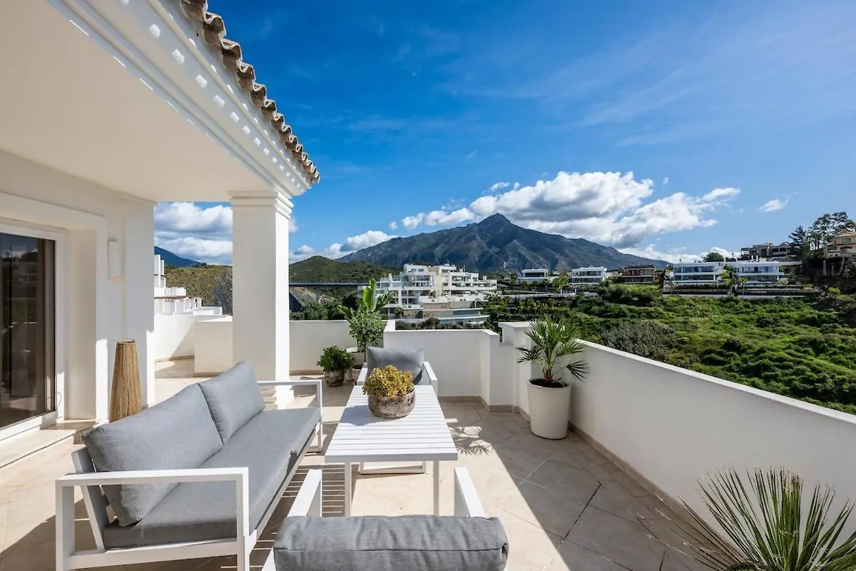 Elegant Duplex Penthouse With Sea And Mountain Views Apartment Marbella