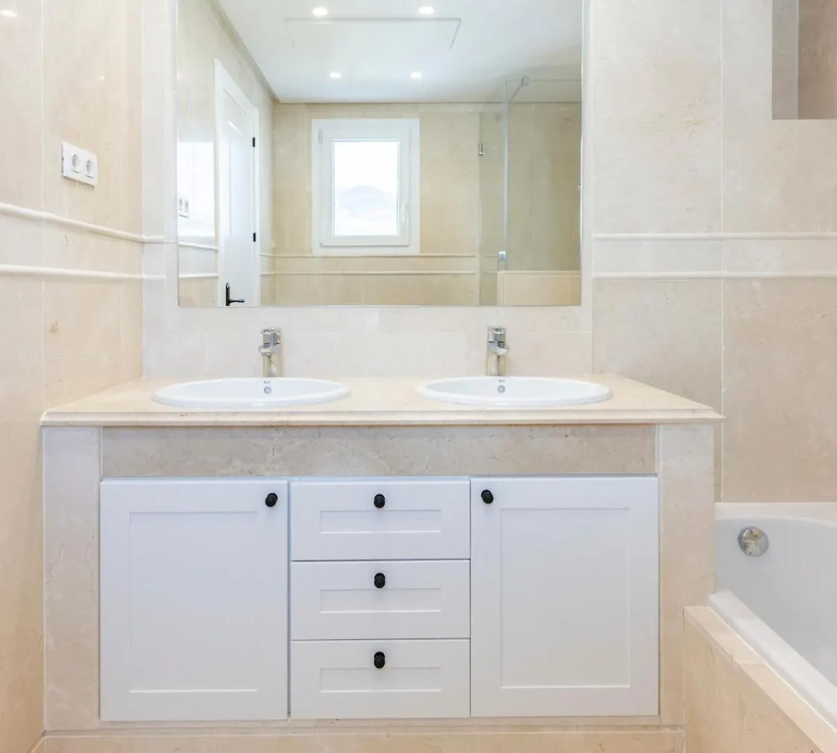 Elegant Duplex Penthouse With Sea And Mountain Views Apartment Marbella