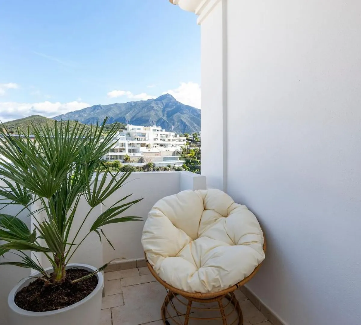 Elegant Duplex Penthouse With Sea And Mountain Views Apartment Marbella